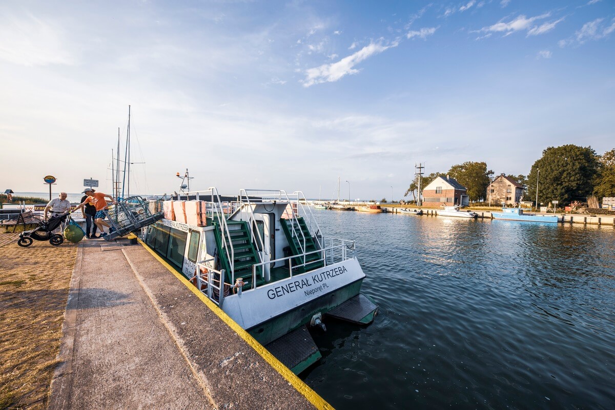 Rejsy statkiem nad Morze Bałtyckie (port Frombork - Krynica Morska – Piaski, Tramwaj Wodny Tolkmicko – Krynica Morska)
