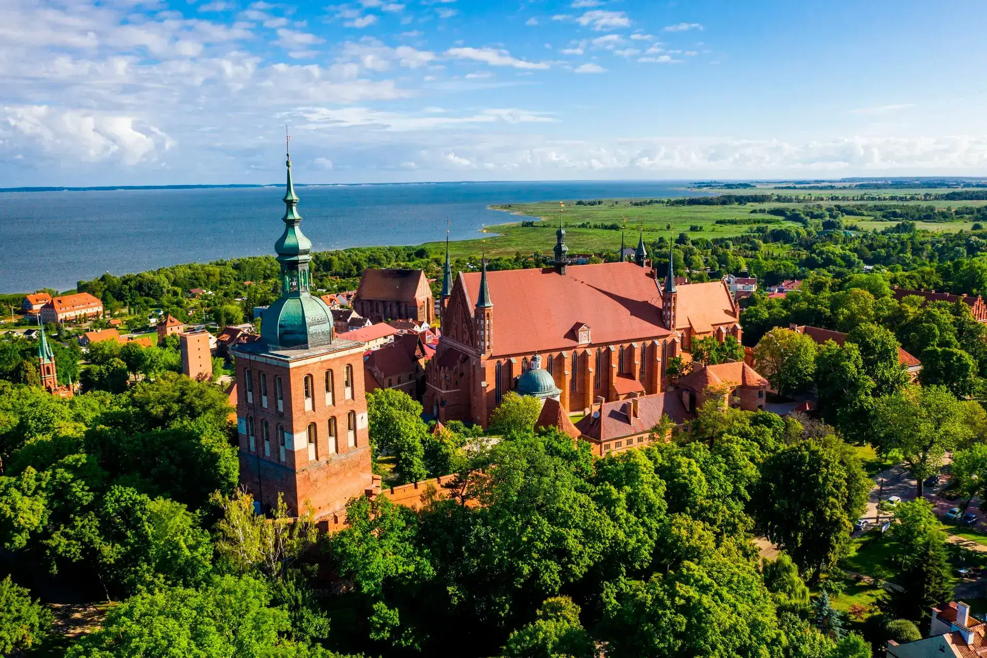 Wzgórze Katedralne z XIV wieku z Bazyliką Katedralną, Pałacem Biskupim, Dzwonnicą